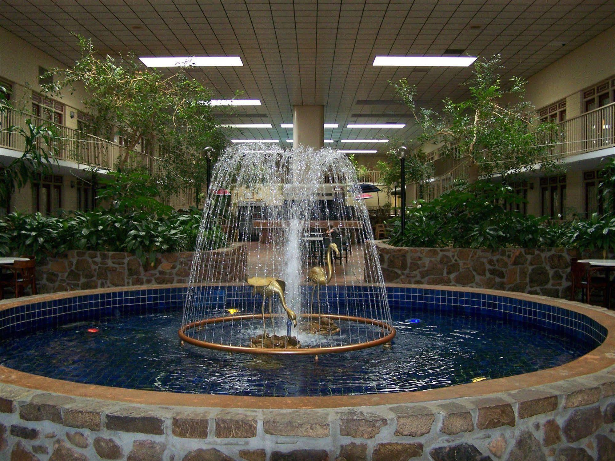 Seasons Inn And Suites Fort Smith Exterior photo